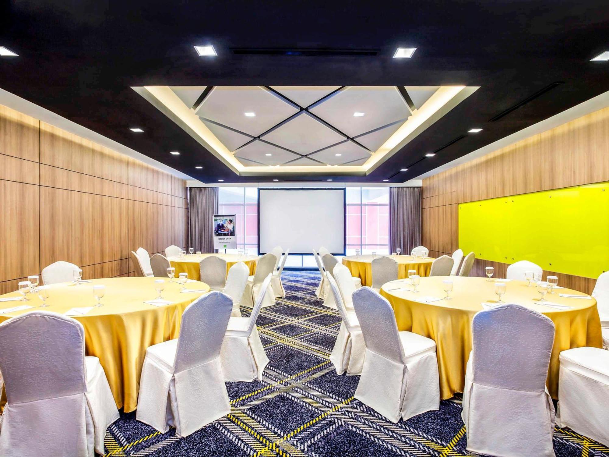 Ibis Styles Bekasi Jatibening Hotel Buitenkant foto