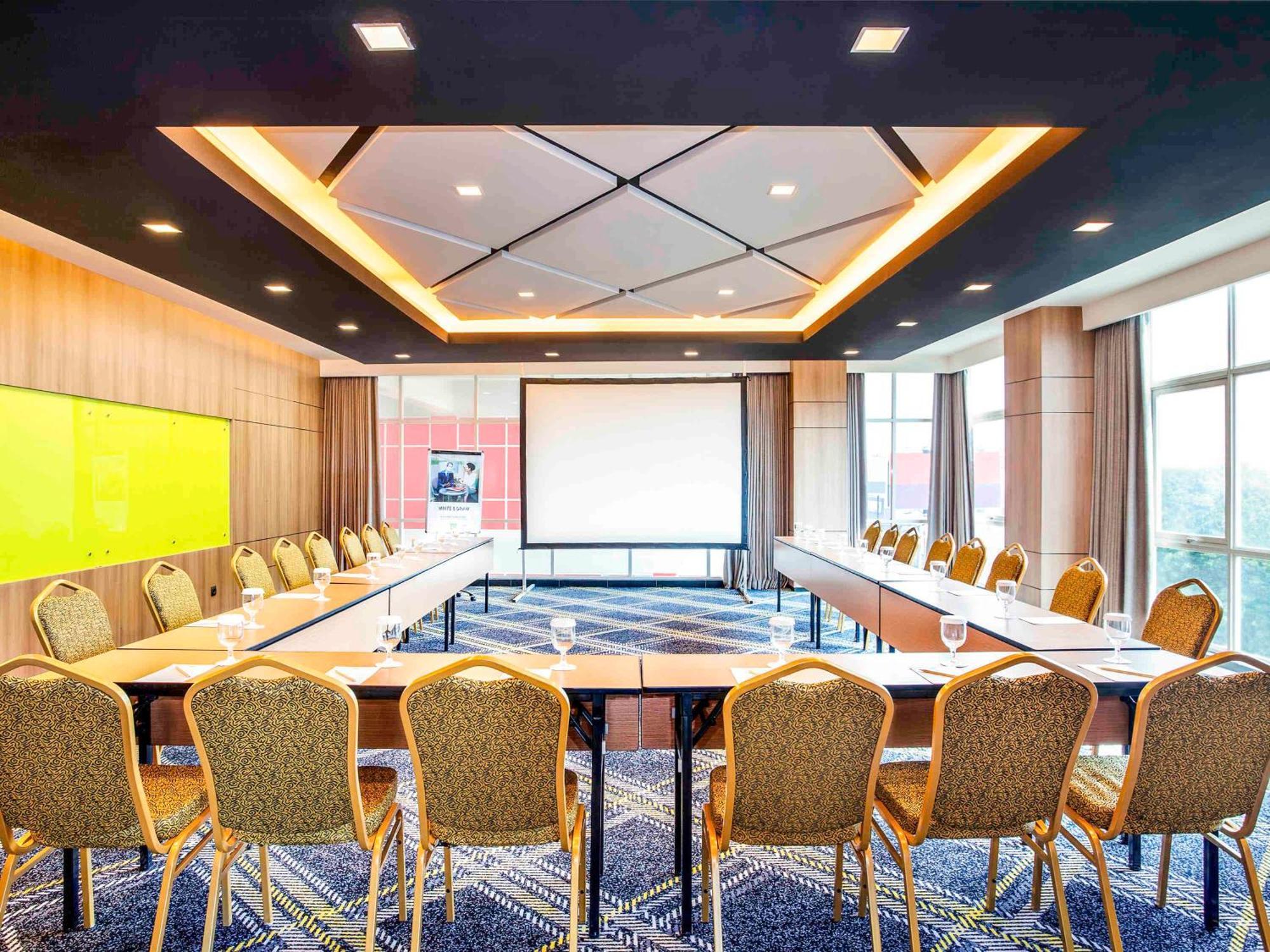 Ibis Styles Bekasi Jatibening Hotel Buitenkant foto