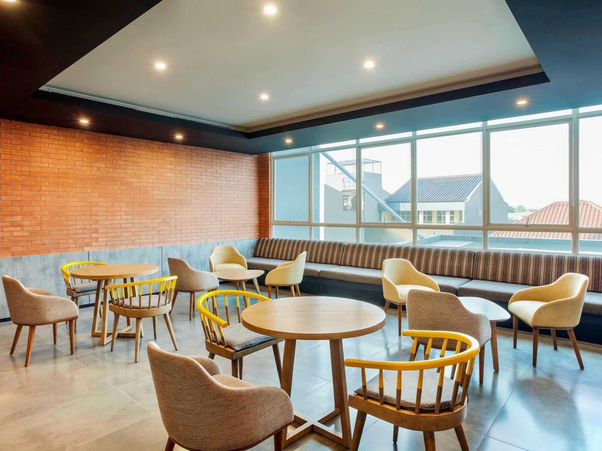 Ibis Styles Bekasi Jatibening Hotel Buitenkant foto
