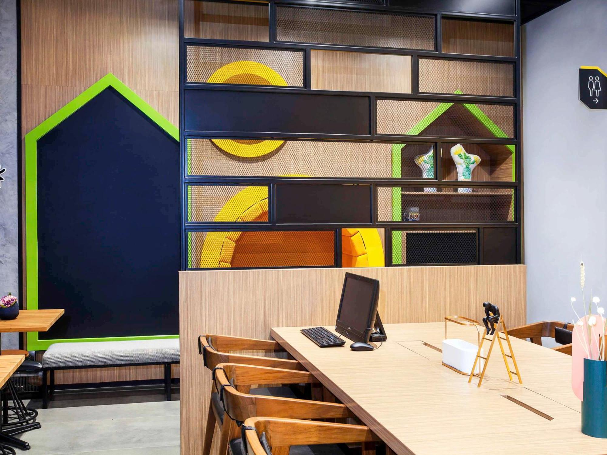 Ibis Styles Bekasi Jatibening Hotel Buitenkant foto