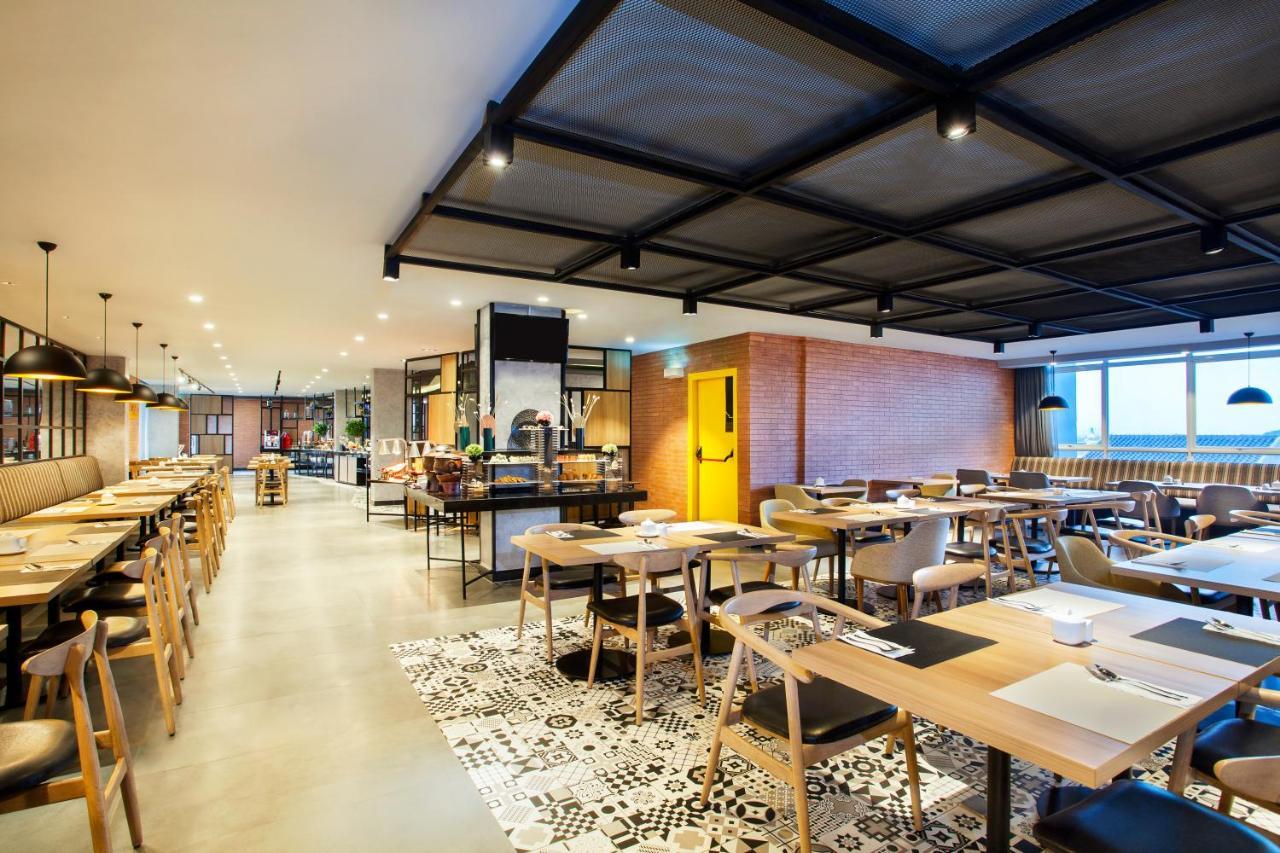 Ibis Styles Bekasi Jatibening Hotel Buitenkant foto